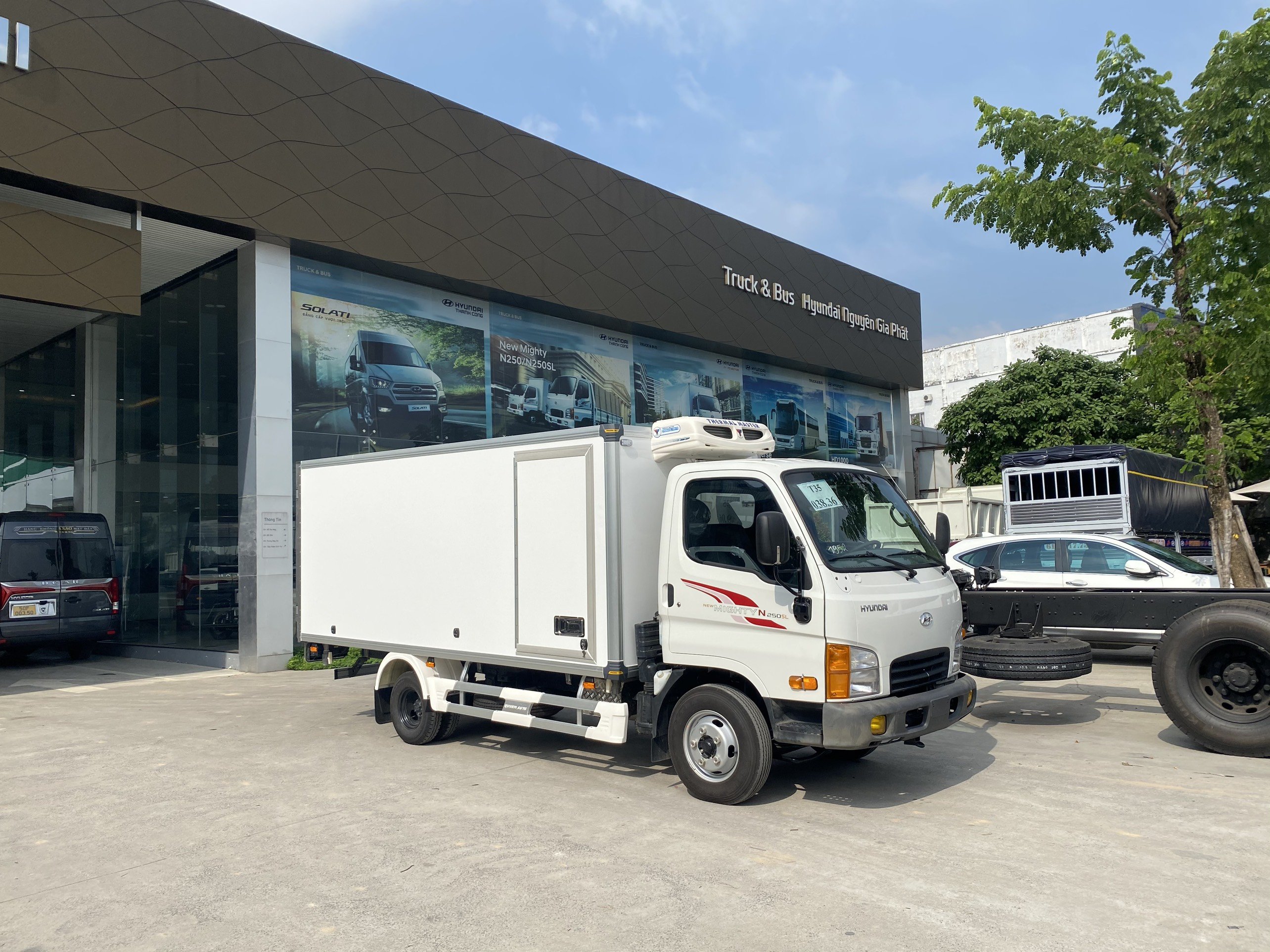 Xe tải Hyundai N250SL thùng đông lạnh 