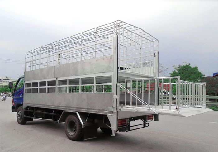 Hyundai 110XL chở gia súc giá cực ưu đãi tháng 10