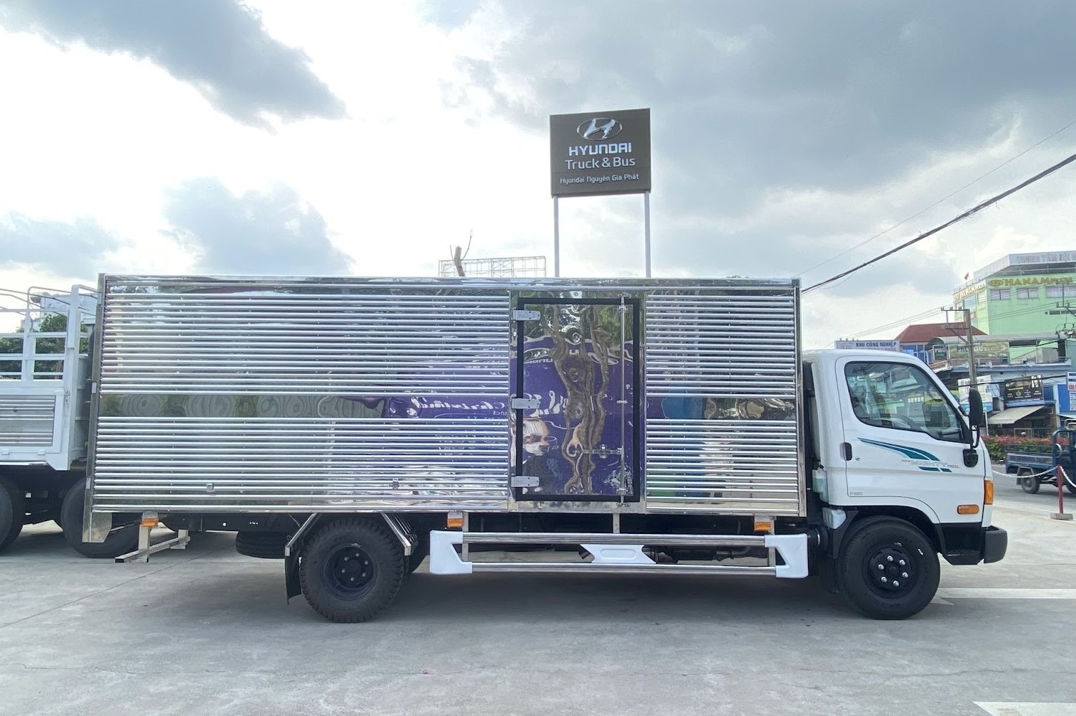 NEW MIGHTY 110SL - 7 TẤN - Thùng dài 5m7