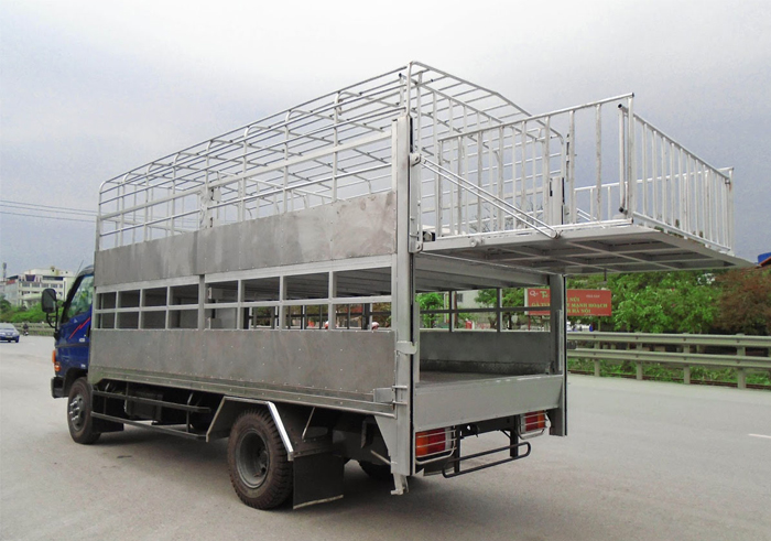 Hyundai 110XL chở gia súc giá cực ưu đãi tháng 10