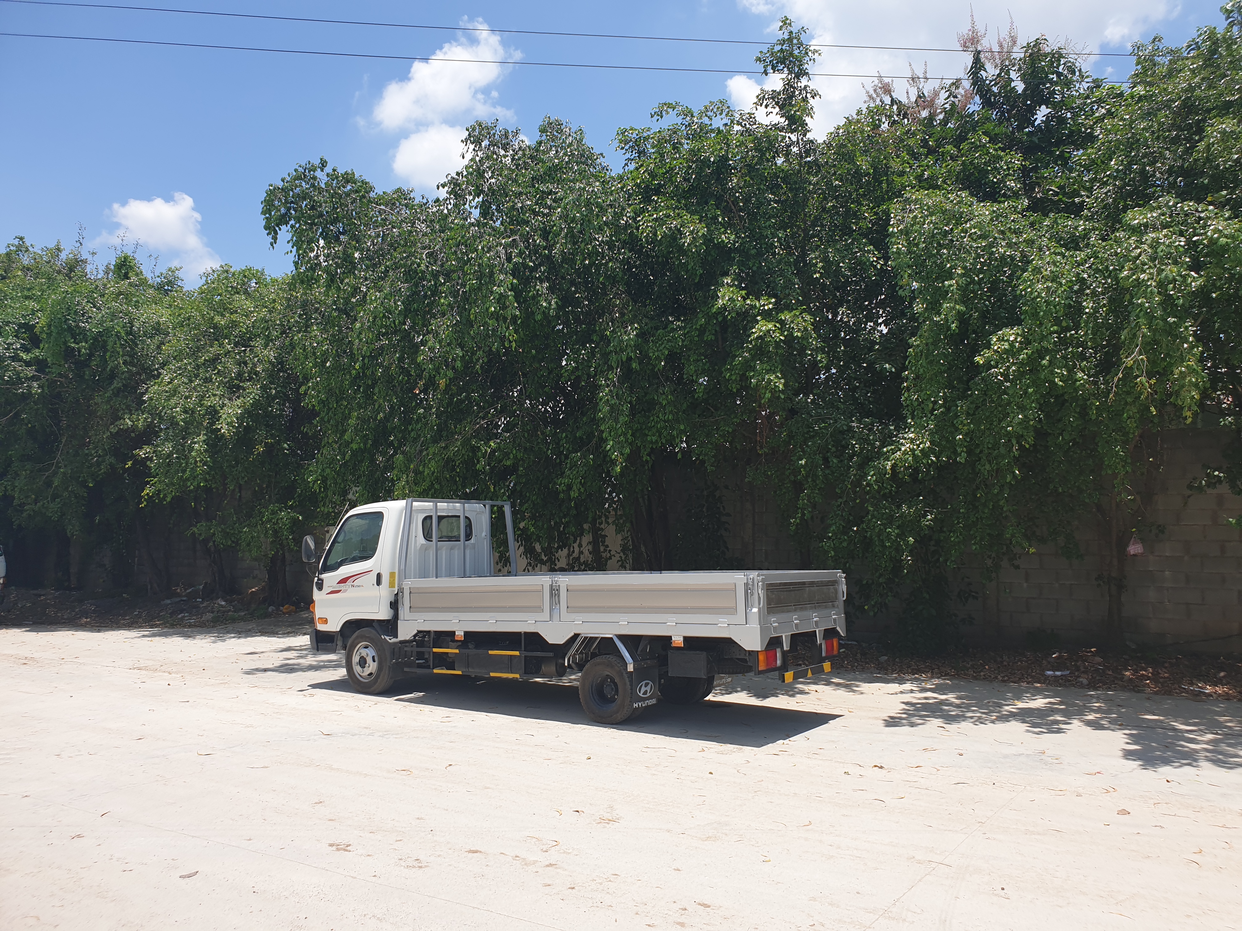 Xe tải N250SL thùng lửng