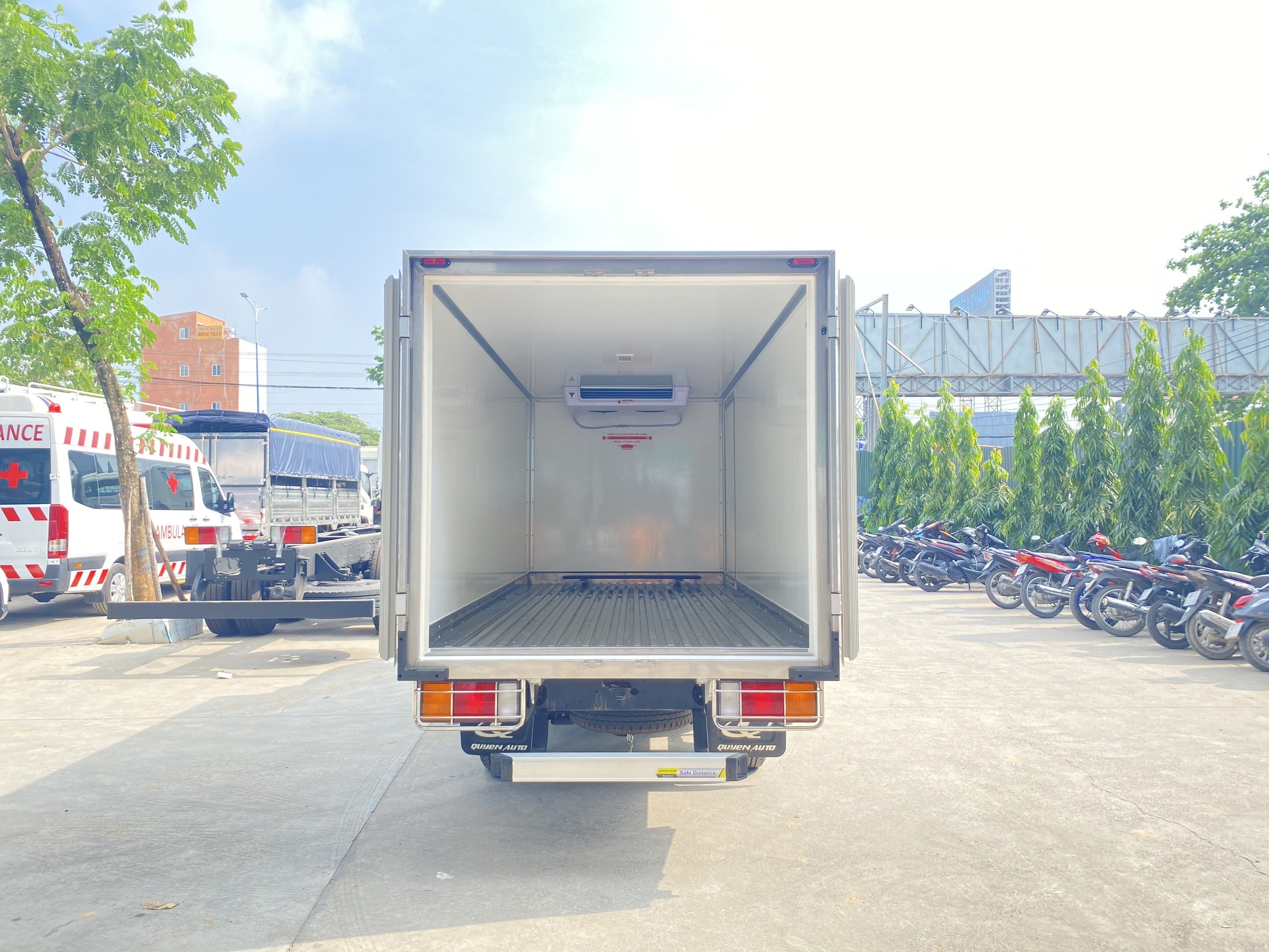 Xe tải Hyundai N250SL thùng đông lạnh 