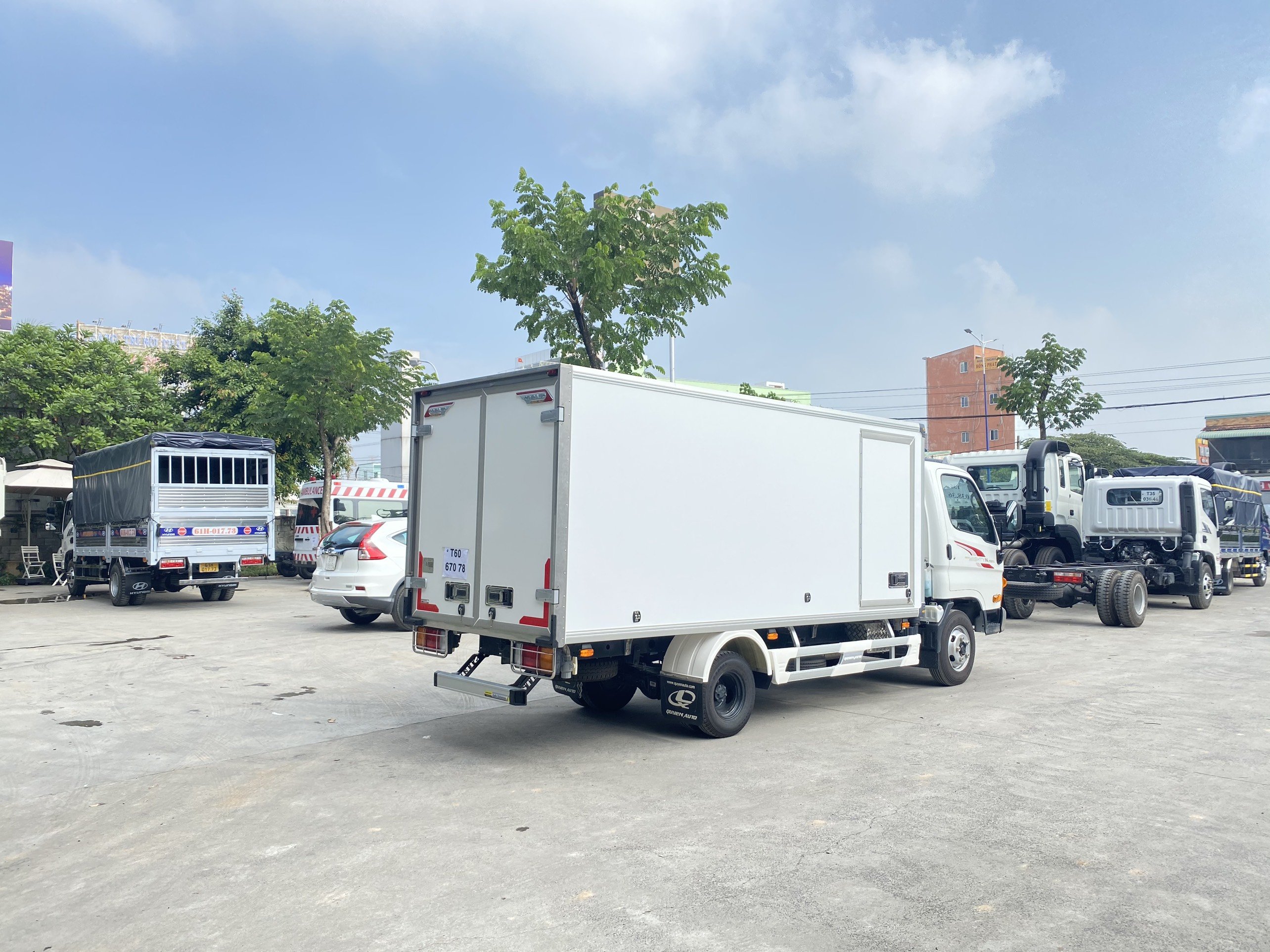 Xe tải Hyundai N250SL thùng đông lạnh 