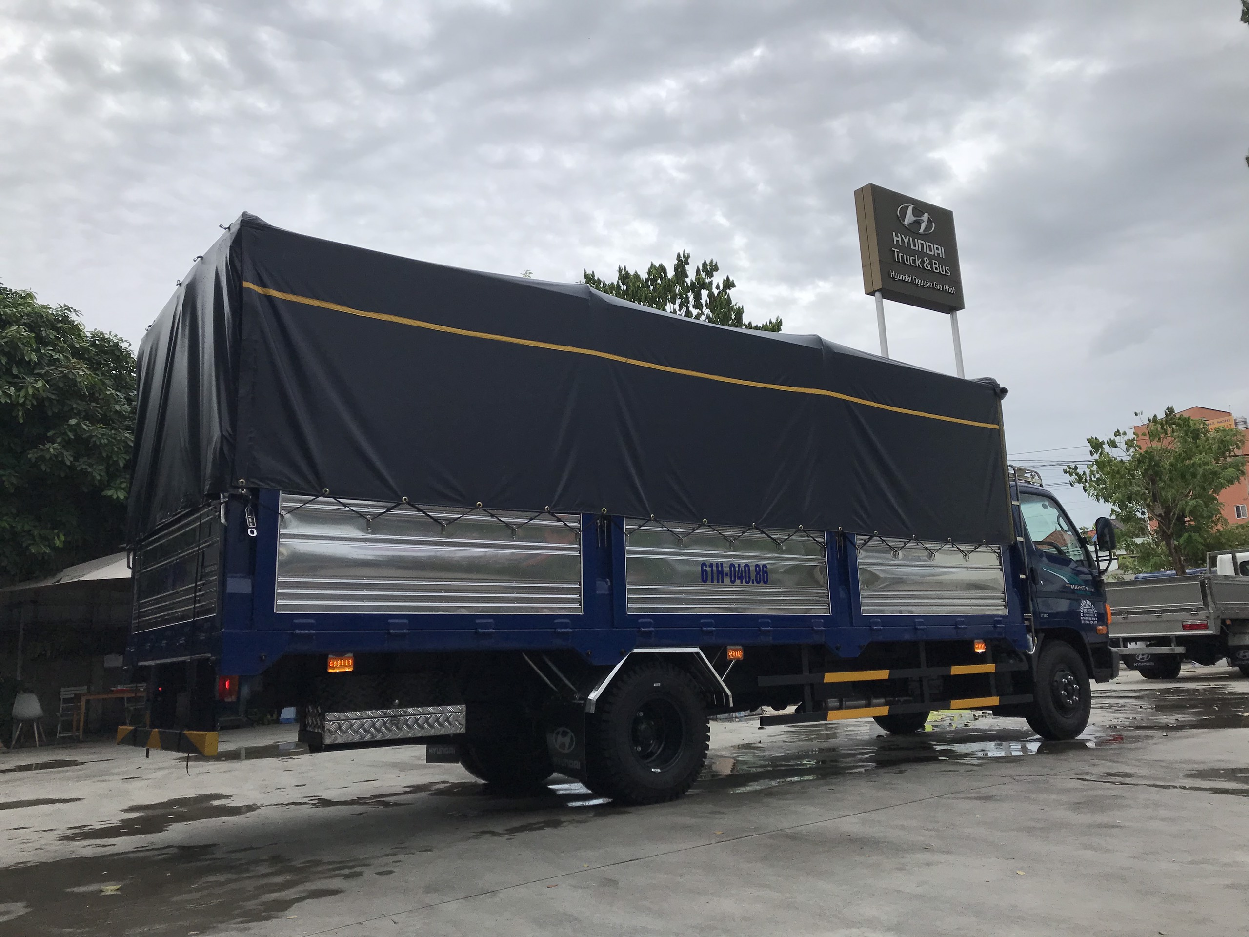 Xe tải Hyundai New Mighty 110XL thùng mui bạt tải trọng 7 tấn, thùng dài 6m3