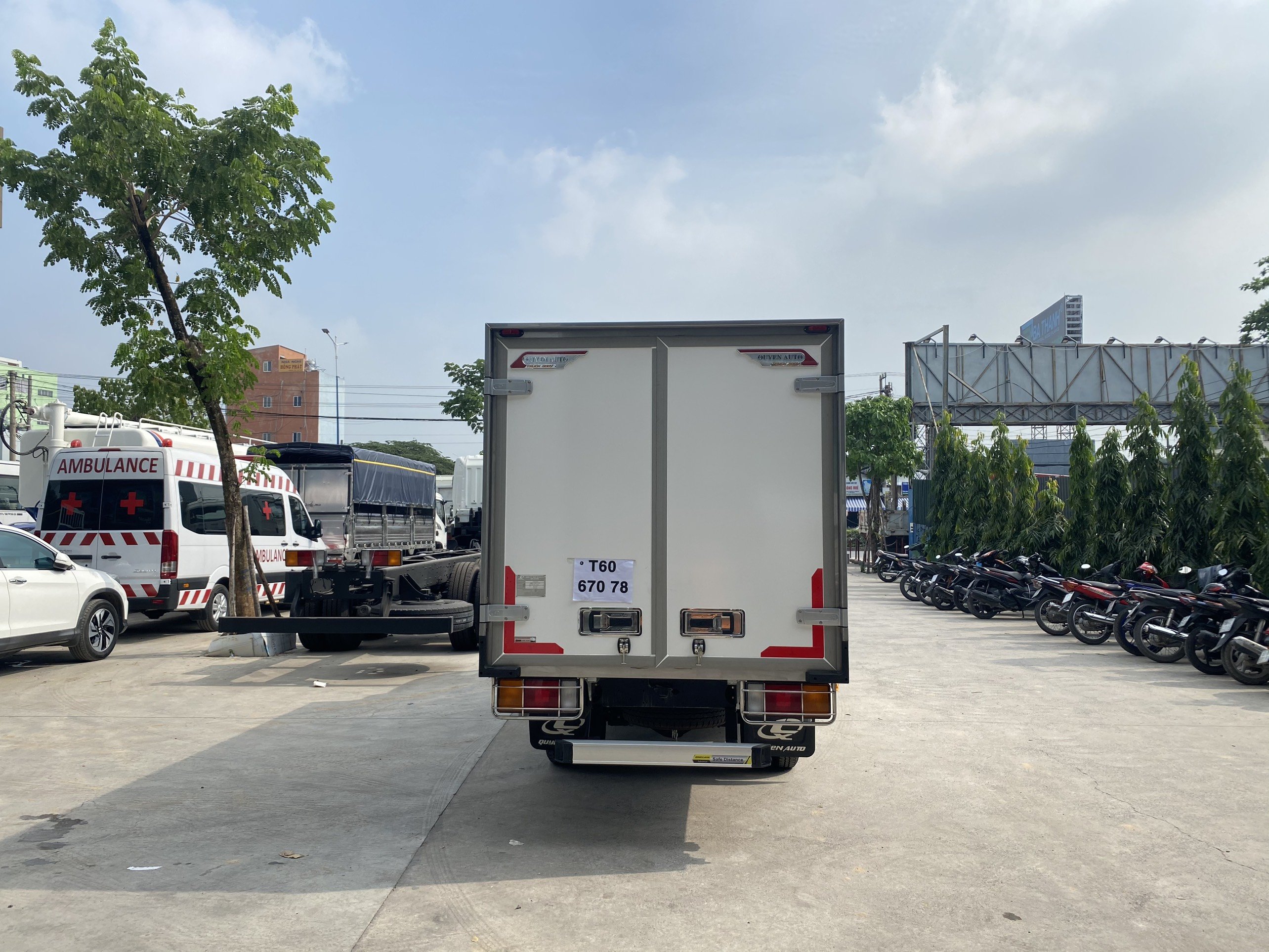 Xe tải Hyundai N250SL thùng đông lạnh 