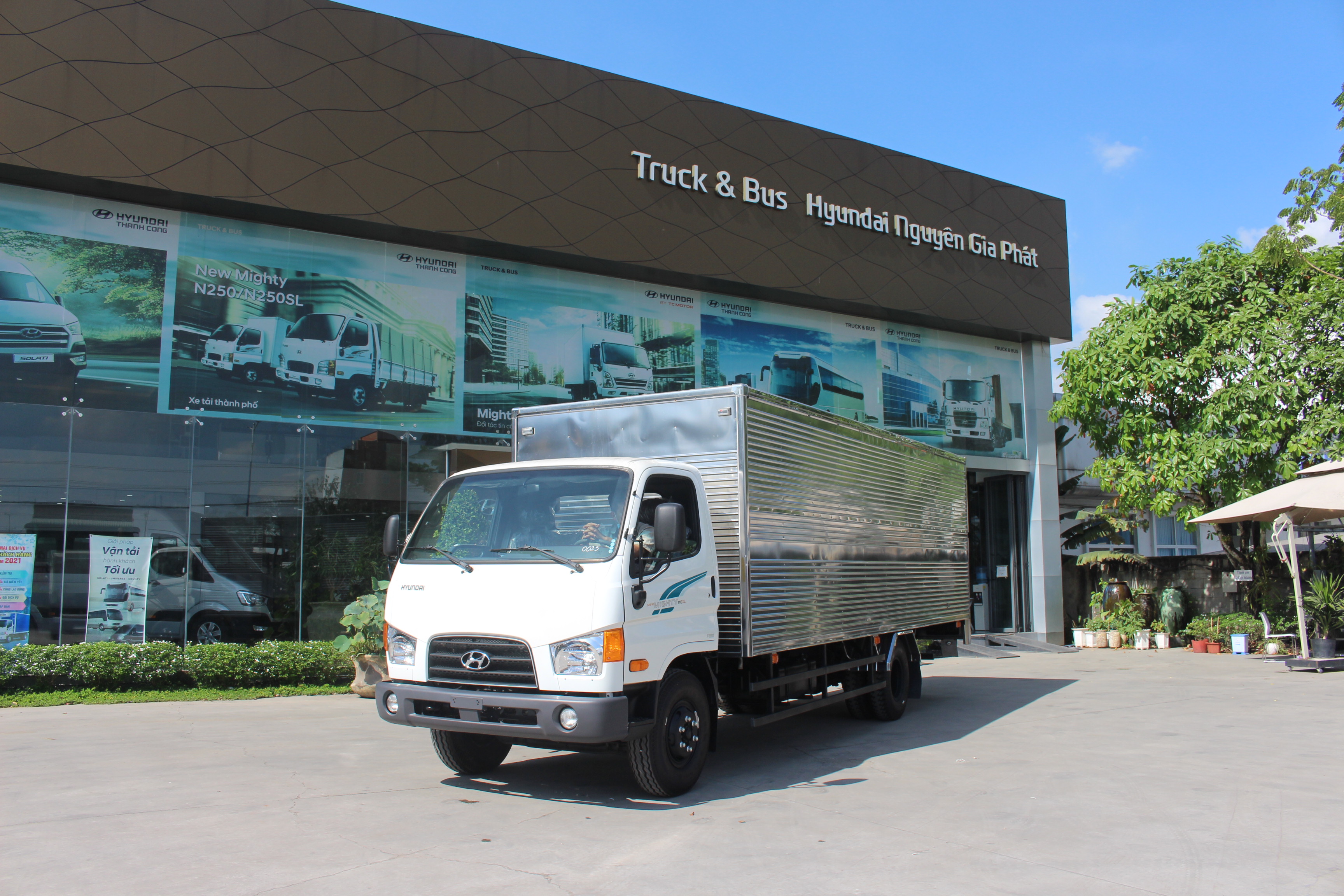 Xe tải Hyundai Mighty 110XL thùng kín