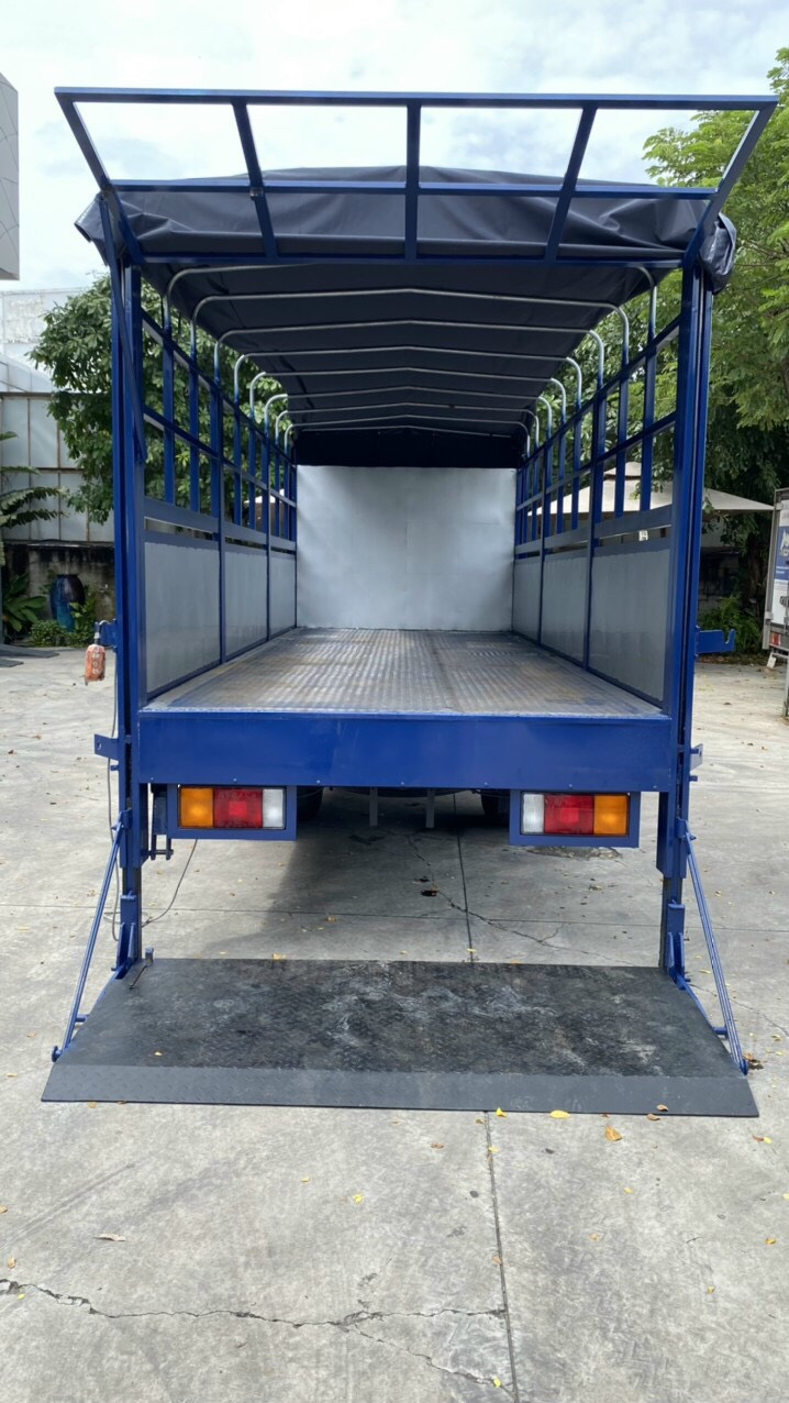 Xe tải Hyundai Mighty 110XL thùng mui bạt bửng nâng