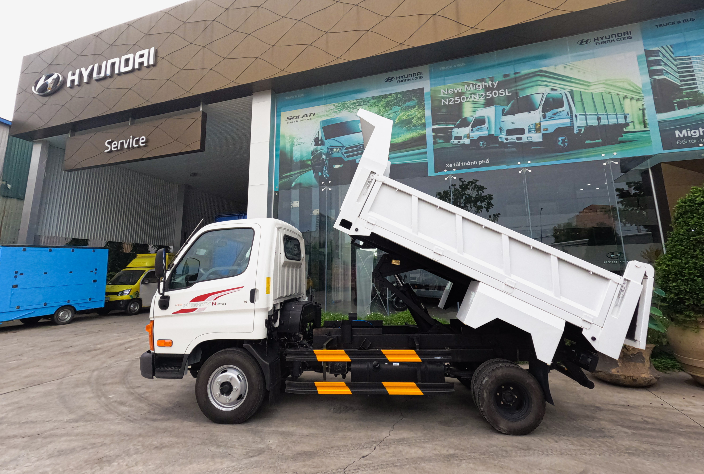 NEW MIGHTY N250 - 2.5 TẤN - Thùng dài 3m6