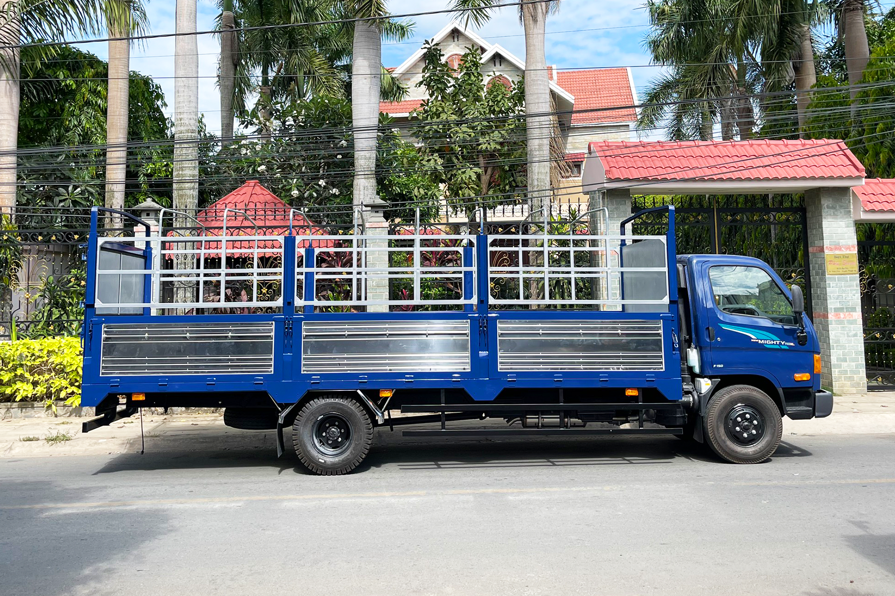 NEW MIGHTY 110XL - 7 TẤN - Thùng 6m3