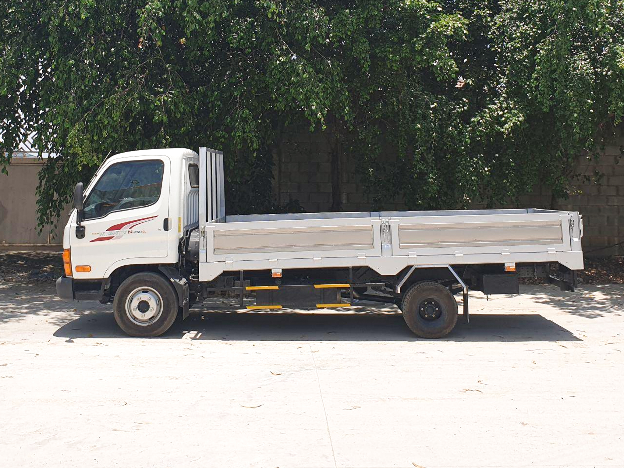 NEW MIGHTY N250SL - 2.5 TẤN - Thùng dài 4m3