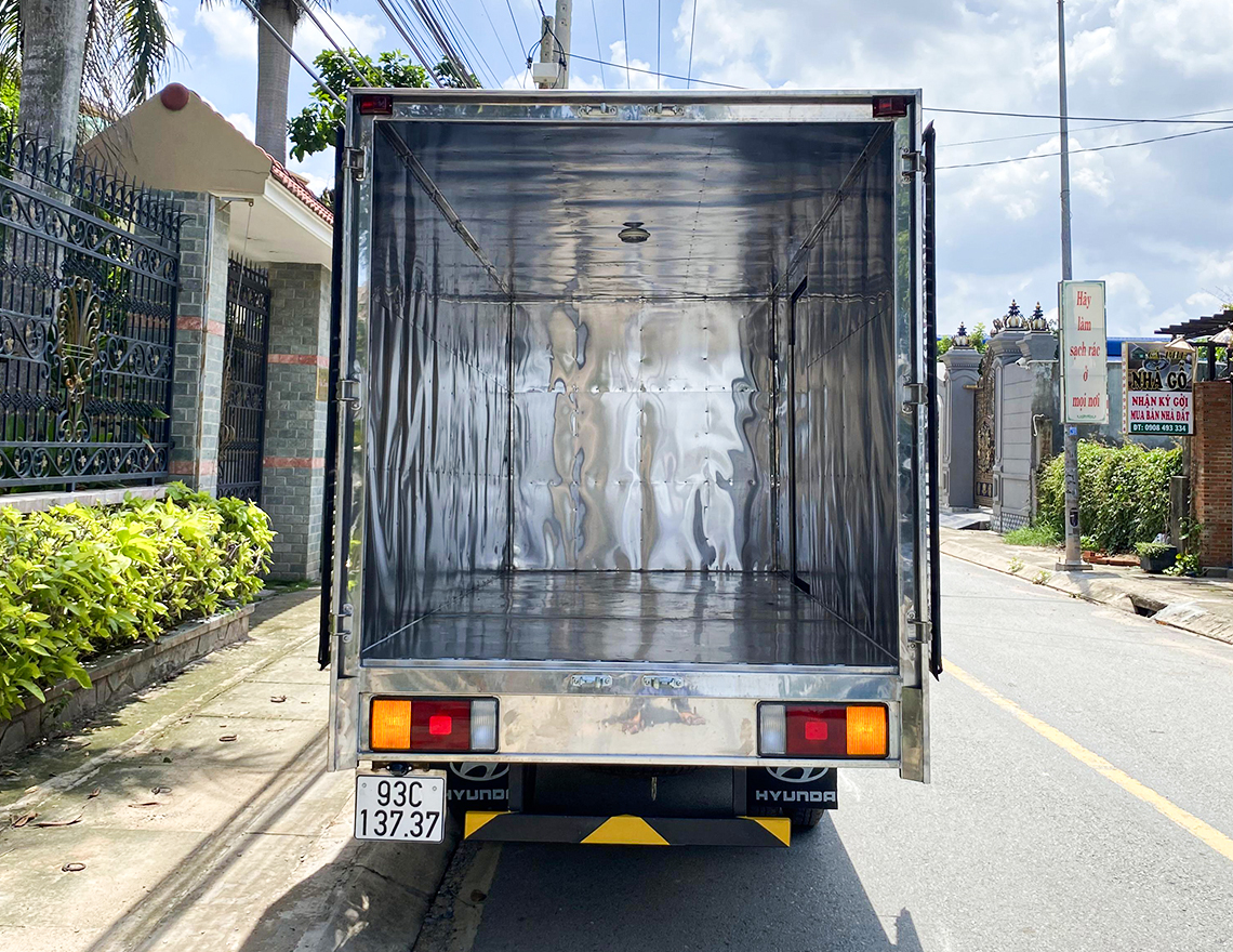 NEW MIGHTY N250SL - 2.5 TẤN - Thùng dài 4m3