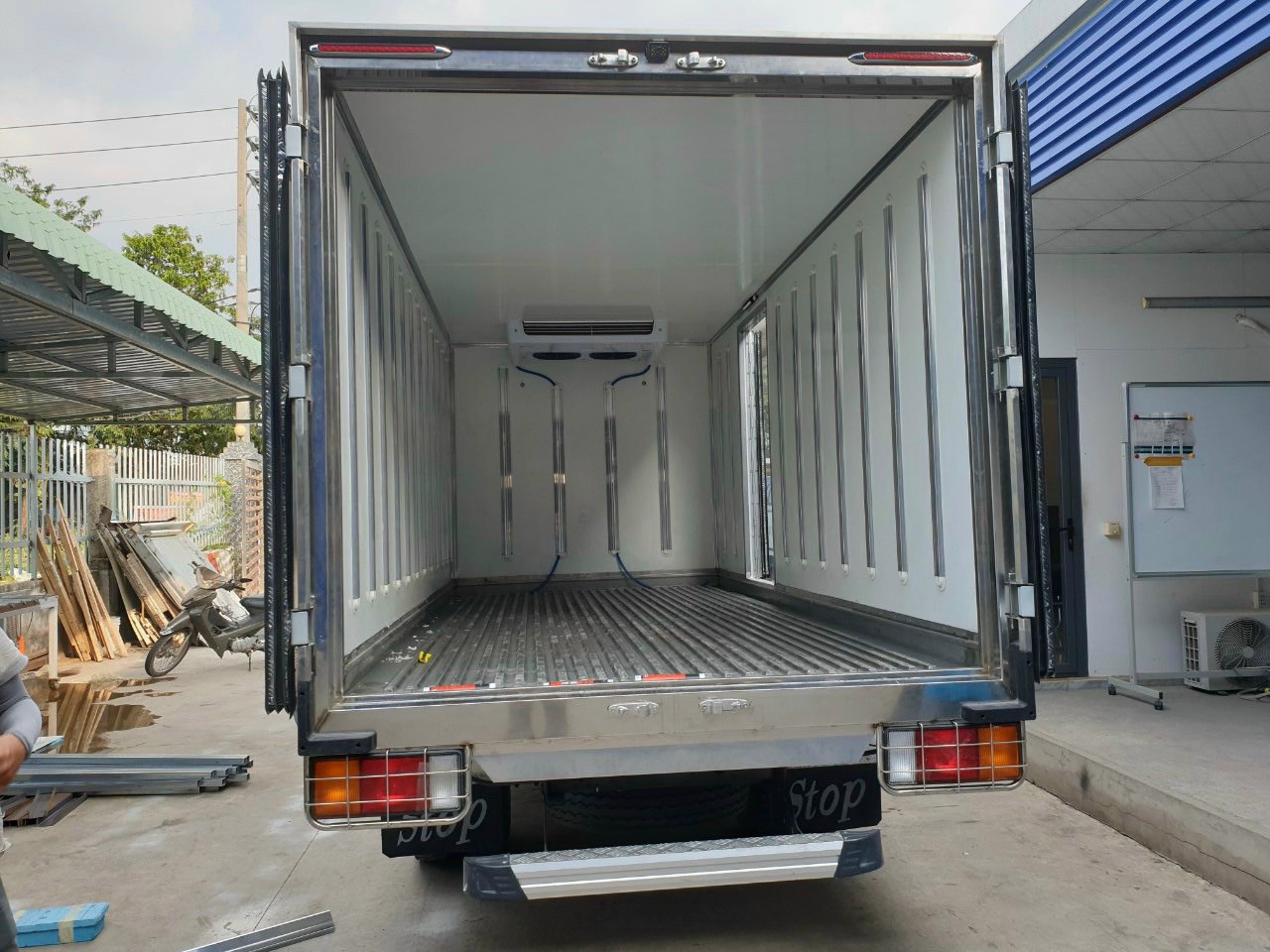 Xe tải Hyundai New Mighty 75S thùng đông lạnh