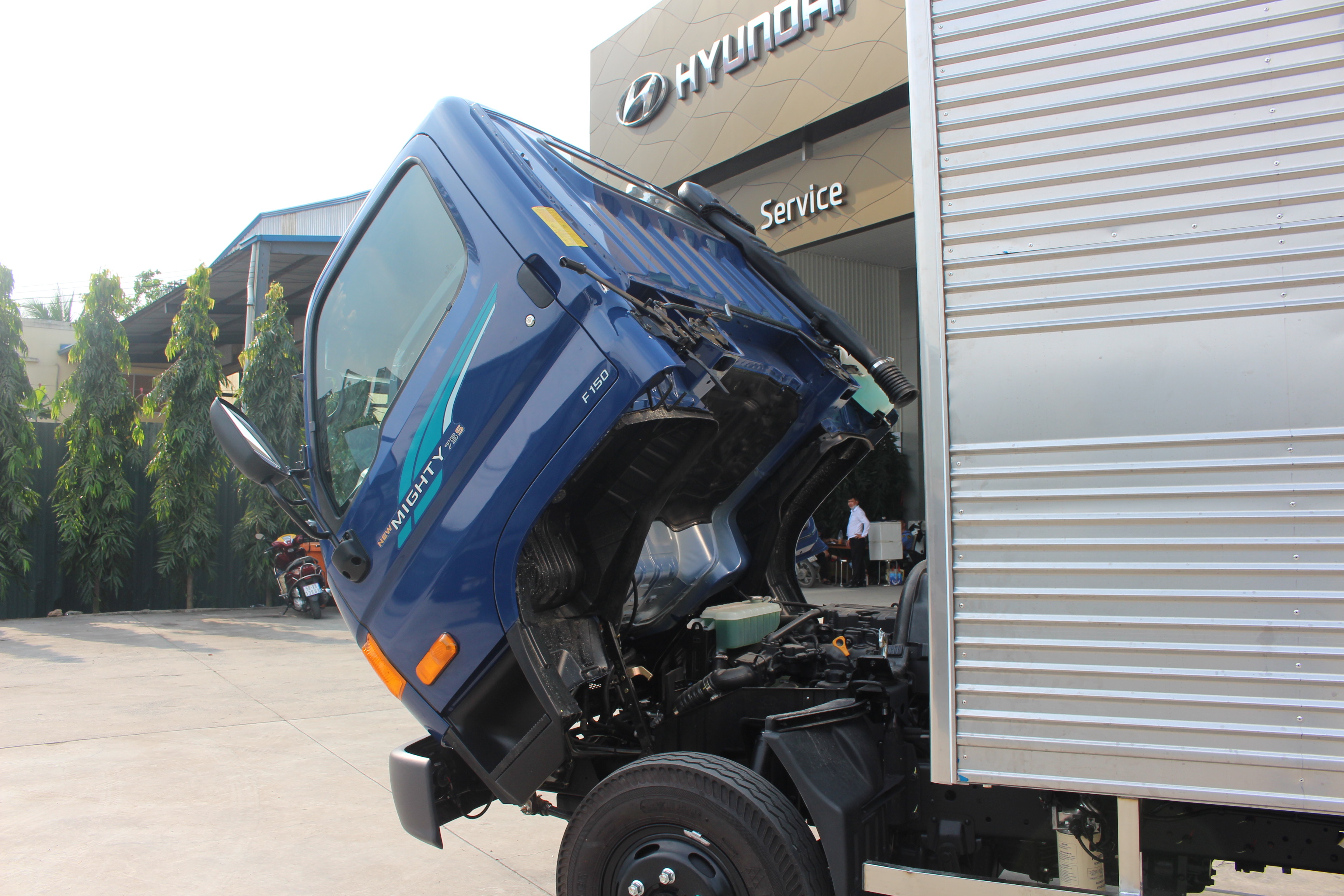 Xe tải Hyundai 75S thùng kín