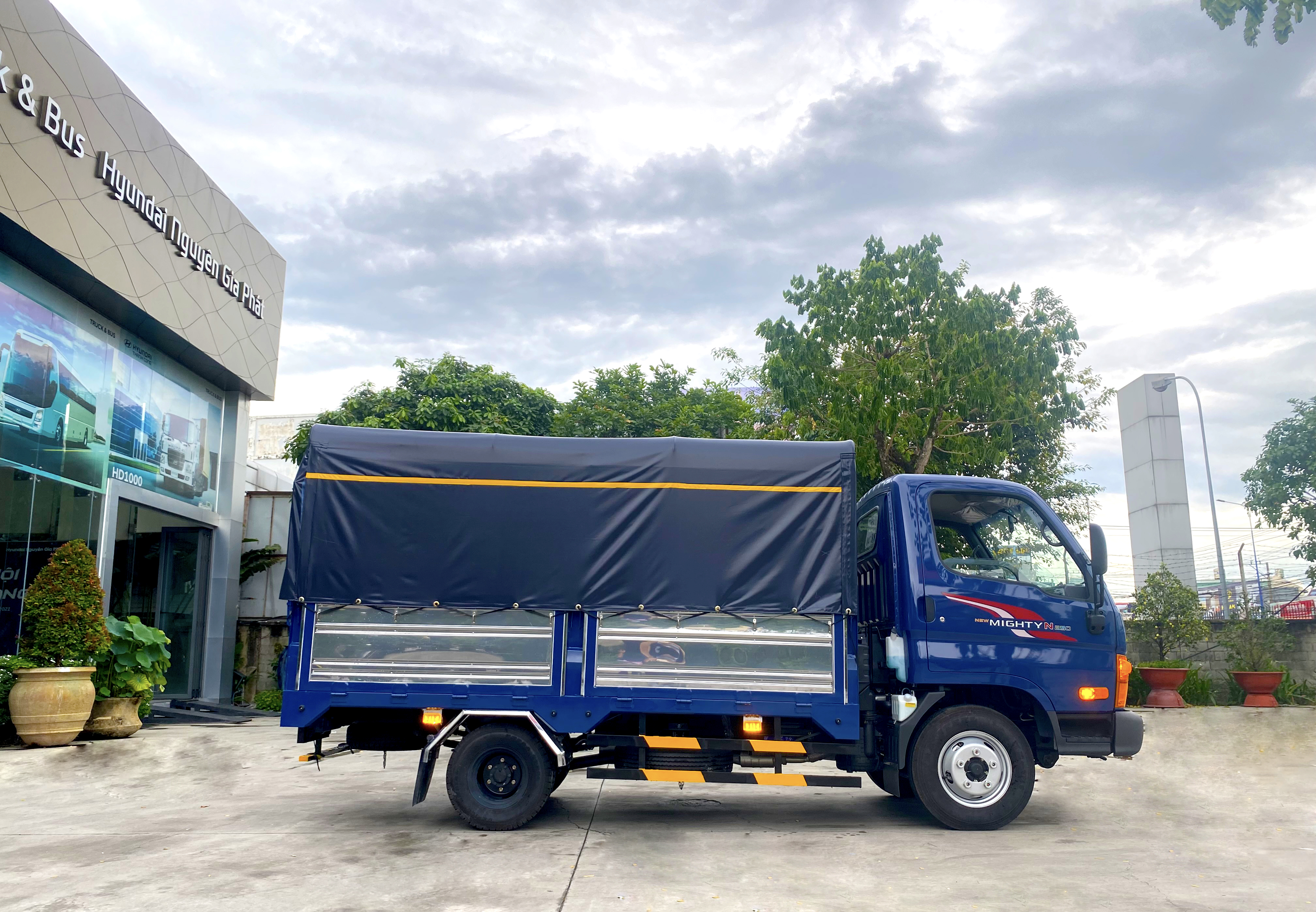 NEW MIGHTY N250 - 2.5 TẤN - Thùng dài 3m6