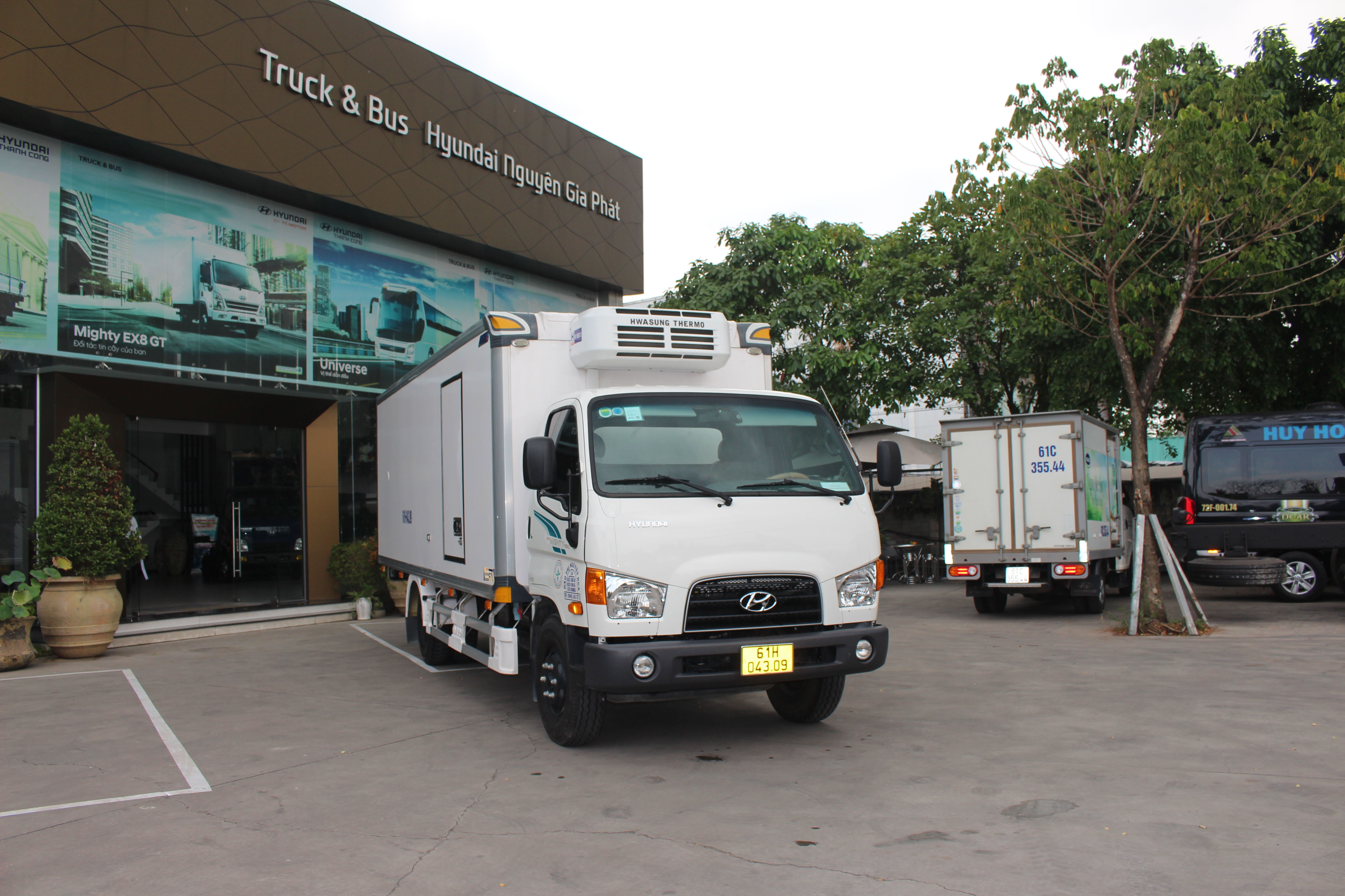 Xe tải Hyundai Mighty 110XL thùng đông lạnh 7 tấn