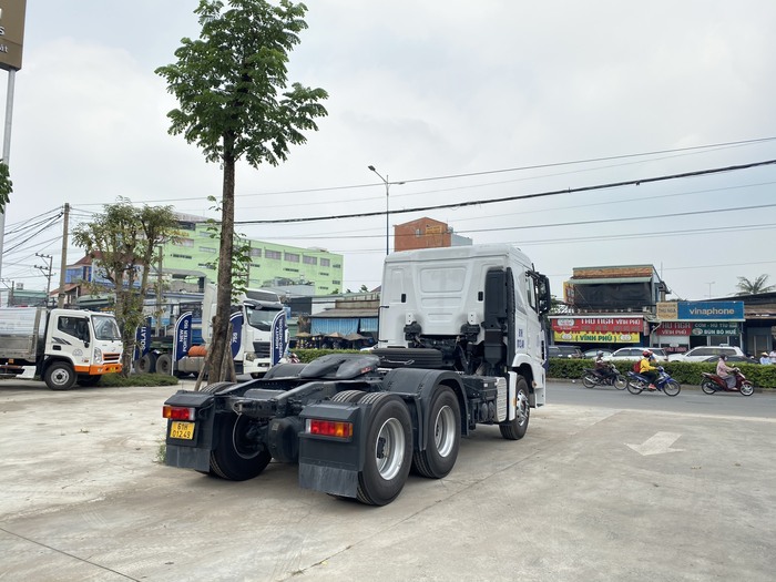 Hyundai Xcient: Xe đầu kéo thế hệ mới với sức mạnh vượt trội