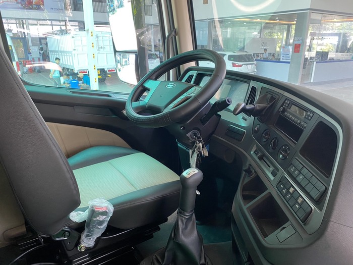 Hyundai Xcient: Xe đầu kéo thế hệ mới với sức mạnh vượt trội