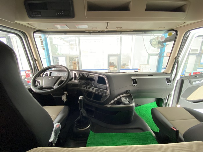 Hyundai Xcient: Xe đầu kéo thế hệ mới với sức mạnh vượt trội