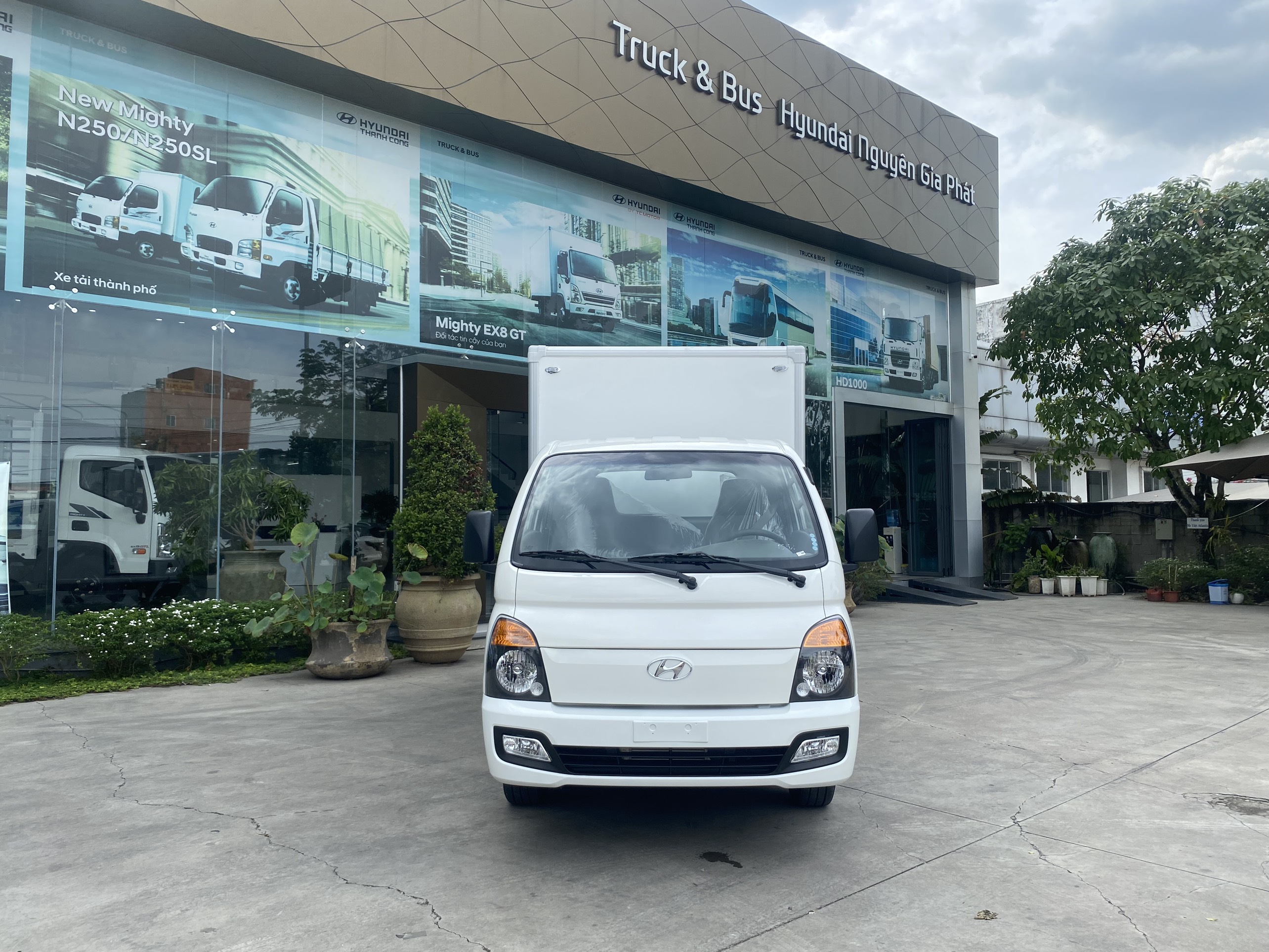 Xe tải Hyundai New Porter 150 thùng kín