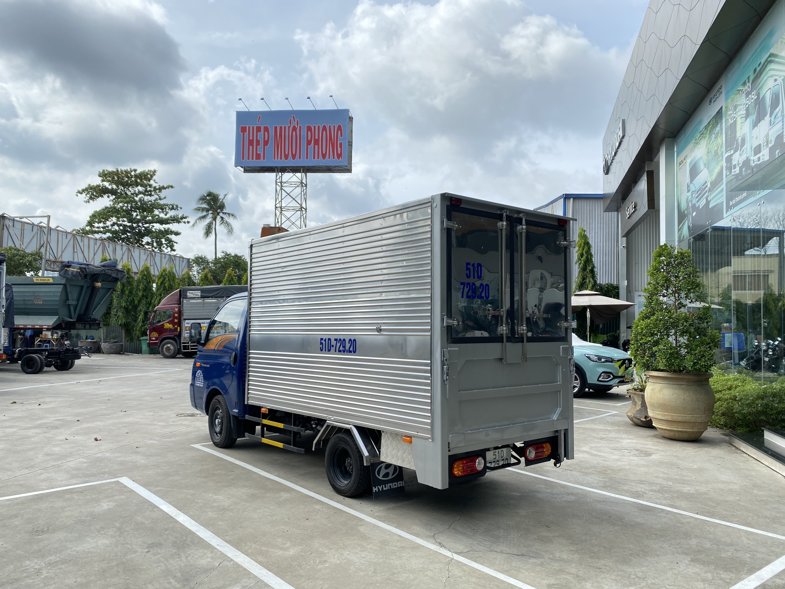 Xe tải Hyundai New Porter 150 thùng kín