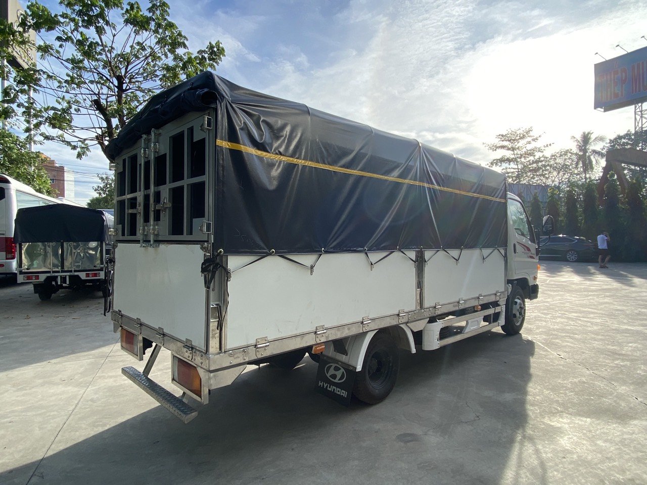 Xe tải Hyundai N250SL thùng mui bạt